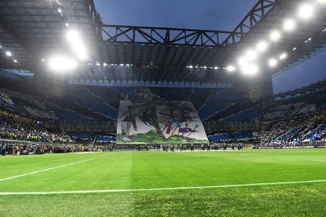 国米主场大胜佛罗伦萨,稳坐积分榜榜首 国米主场大胜佛罗伦萨,稳坐积分榜榜首