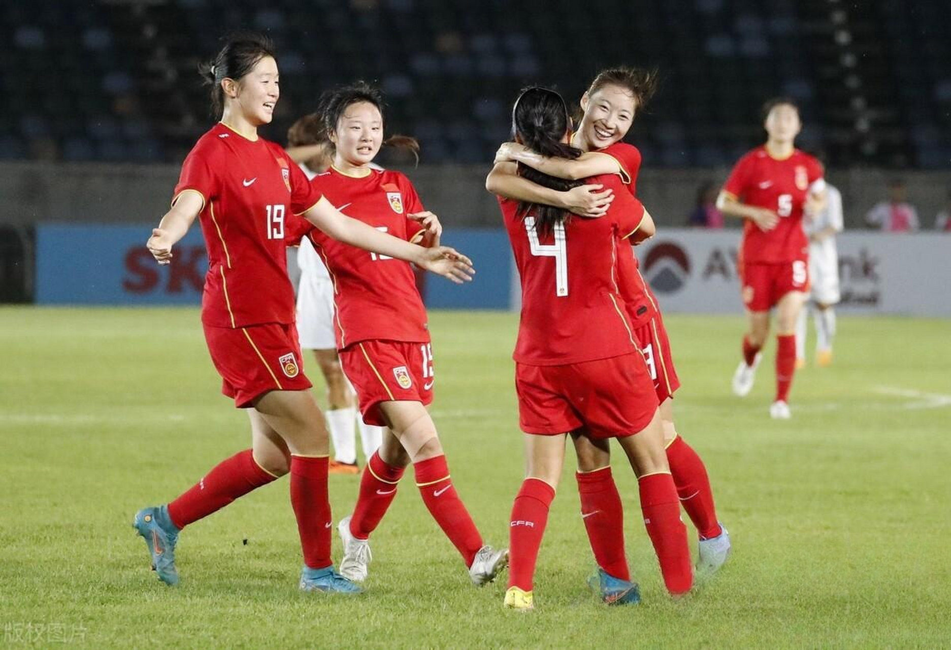 中国女子足球队在国际赛场大放异彩