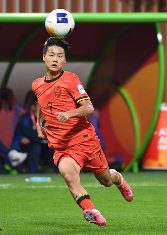 关于球员实力突出，国内足球联赛比赛精彩非凡的信息