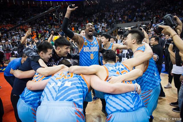 刺激对决：新疆篮球队实现激烈反击
