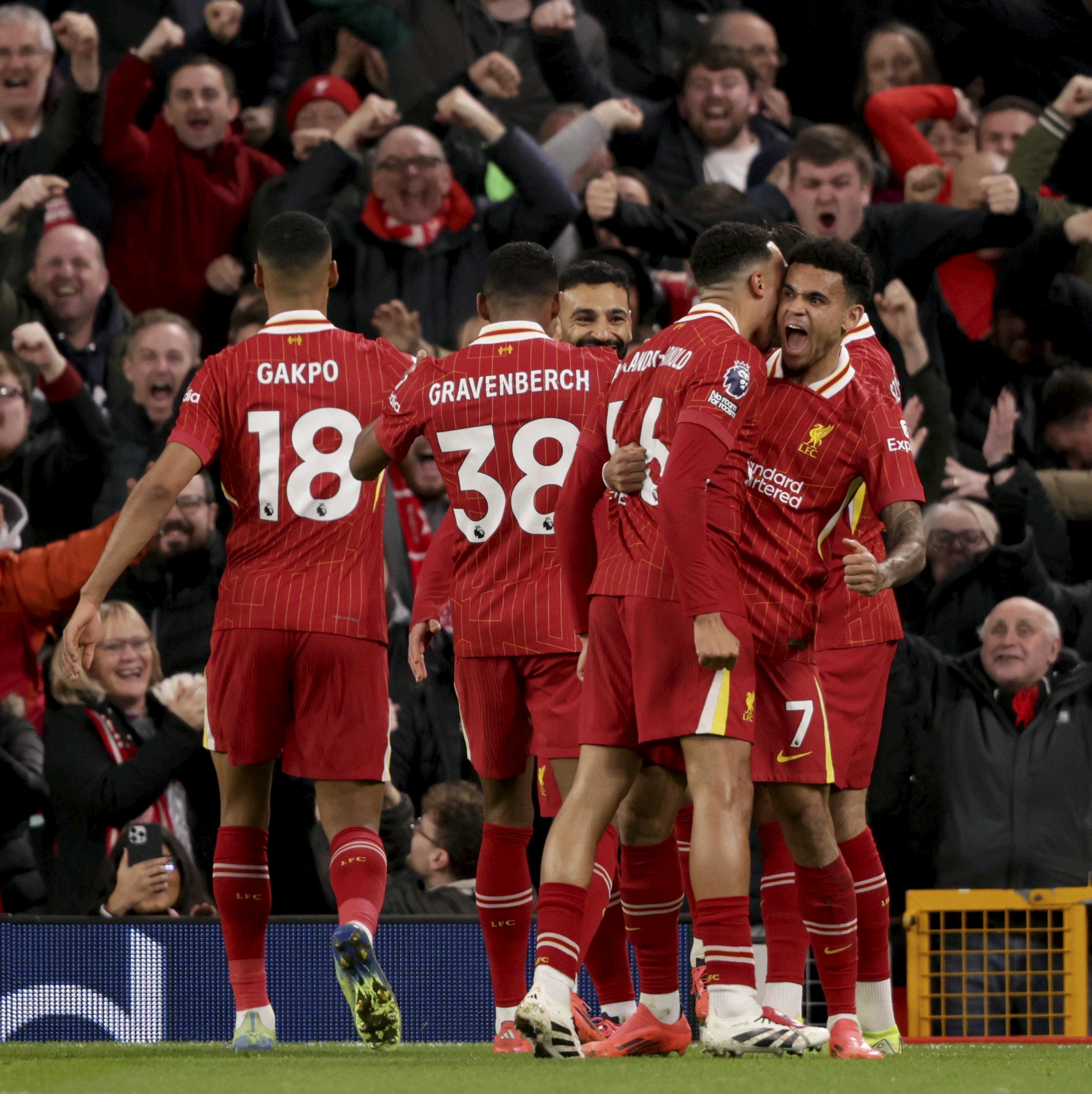 九游VIP-关于利物浦球员破门得分，赢得球迷喝彩的信息