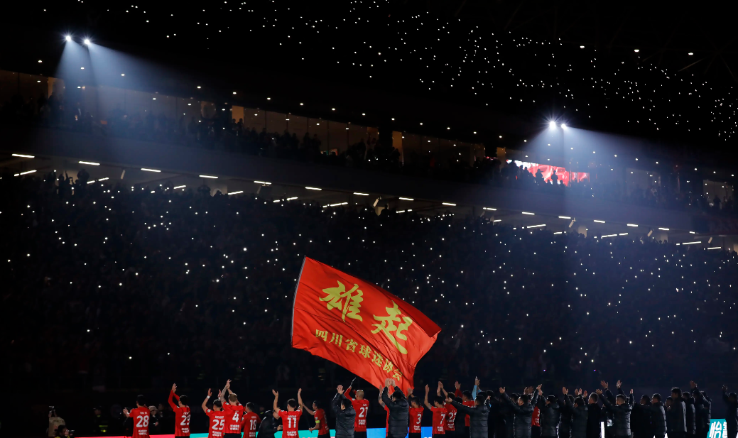 关于比赛中场面激动人心，各方球队尽展拼搏精神的信息