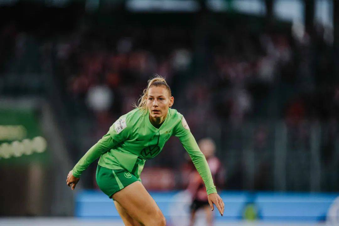 意大利女足队员突破重重困难，冲向胜利的简单介绍