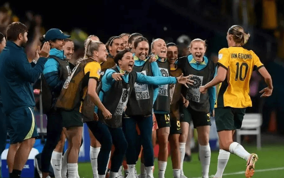 包含澳大利亚女足提前晋级，成为夺冠热门之一的词条