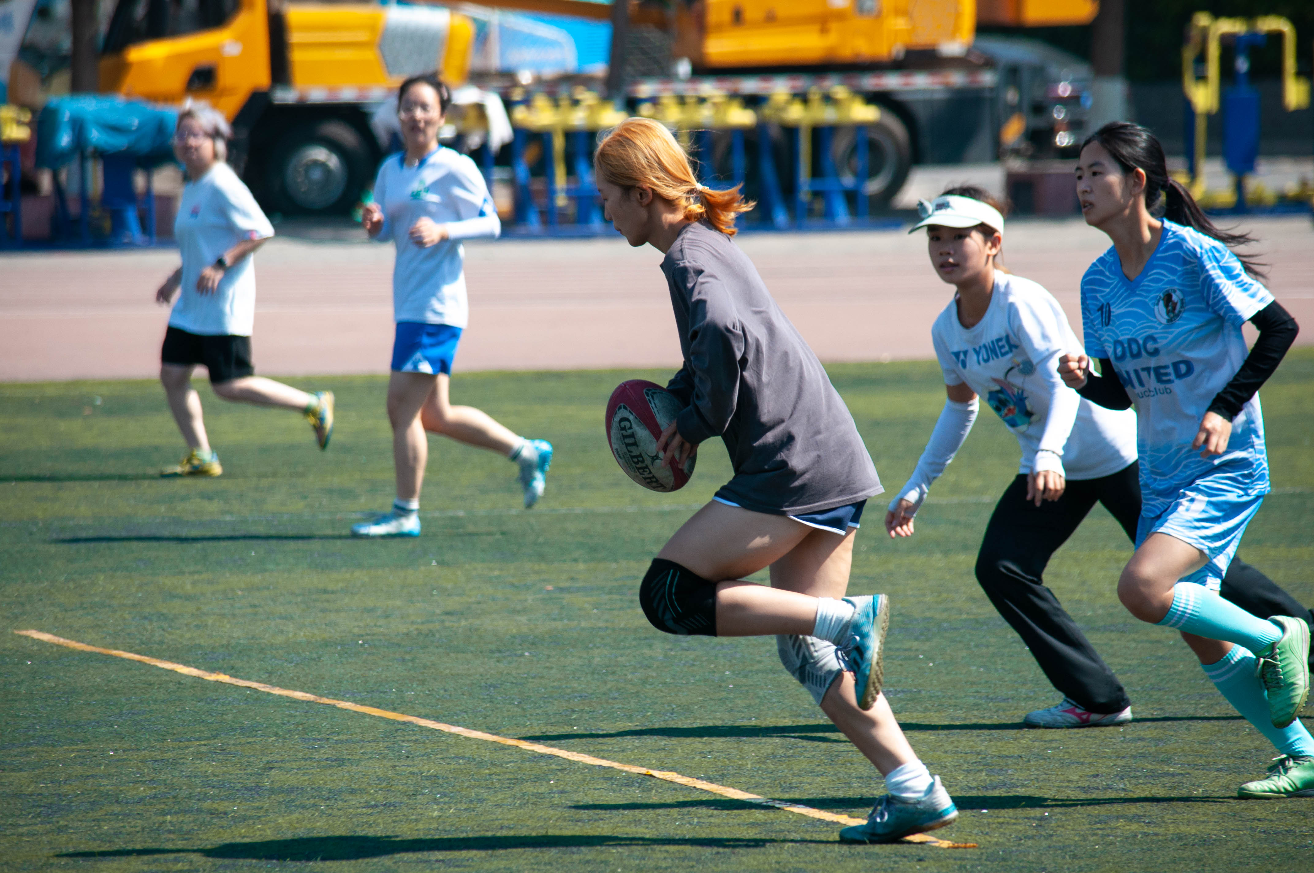 包含激烈对抗不断，场上气氛瞬间升温的词条