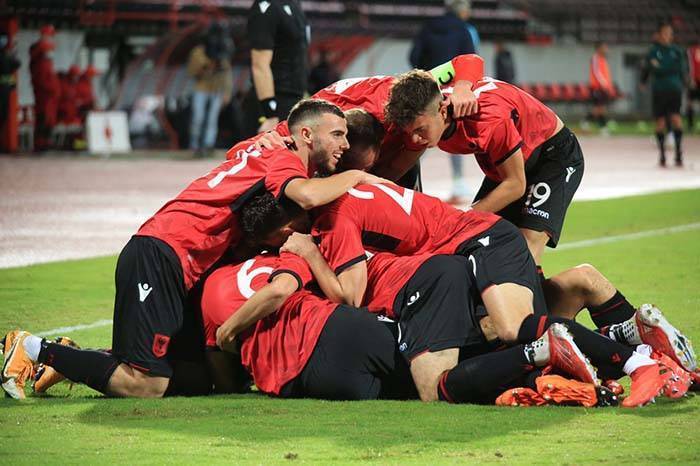 包含塞尔维亚对决阿尔巴尼亚，欧洲杯资格生存考验的词条