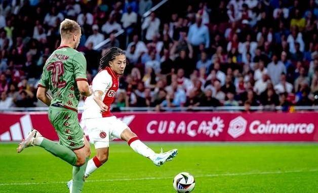 关于阿贾克斯队成功晋级四分之一决赛的信息