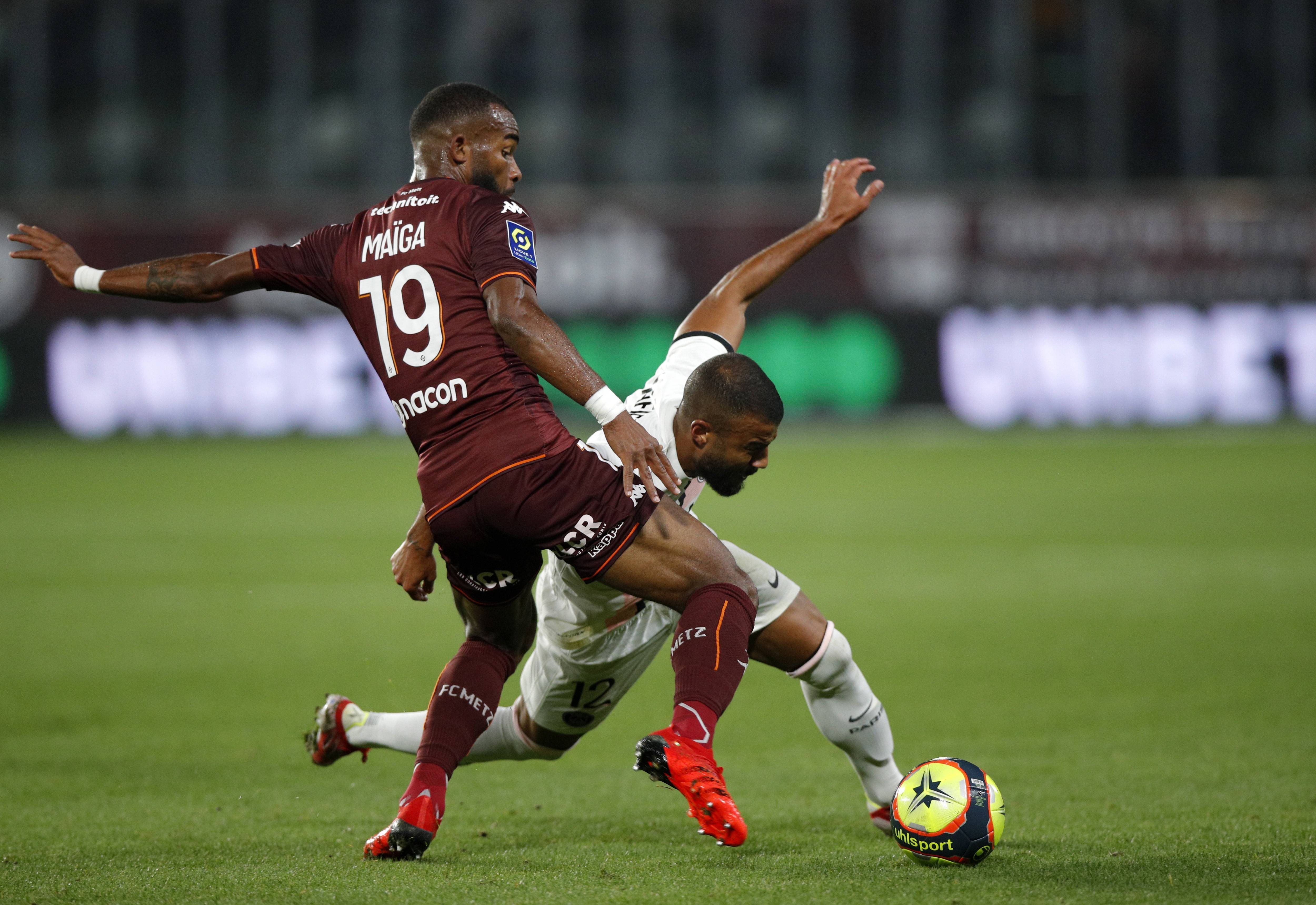 包含斯特拉斯堡主场大胜梅斯，豪取胜利的词条