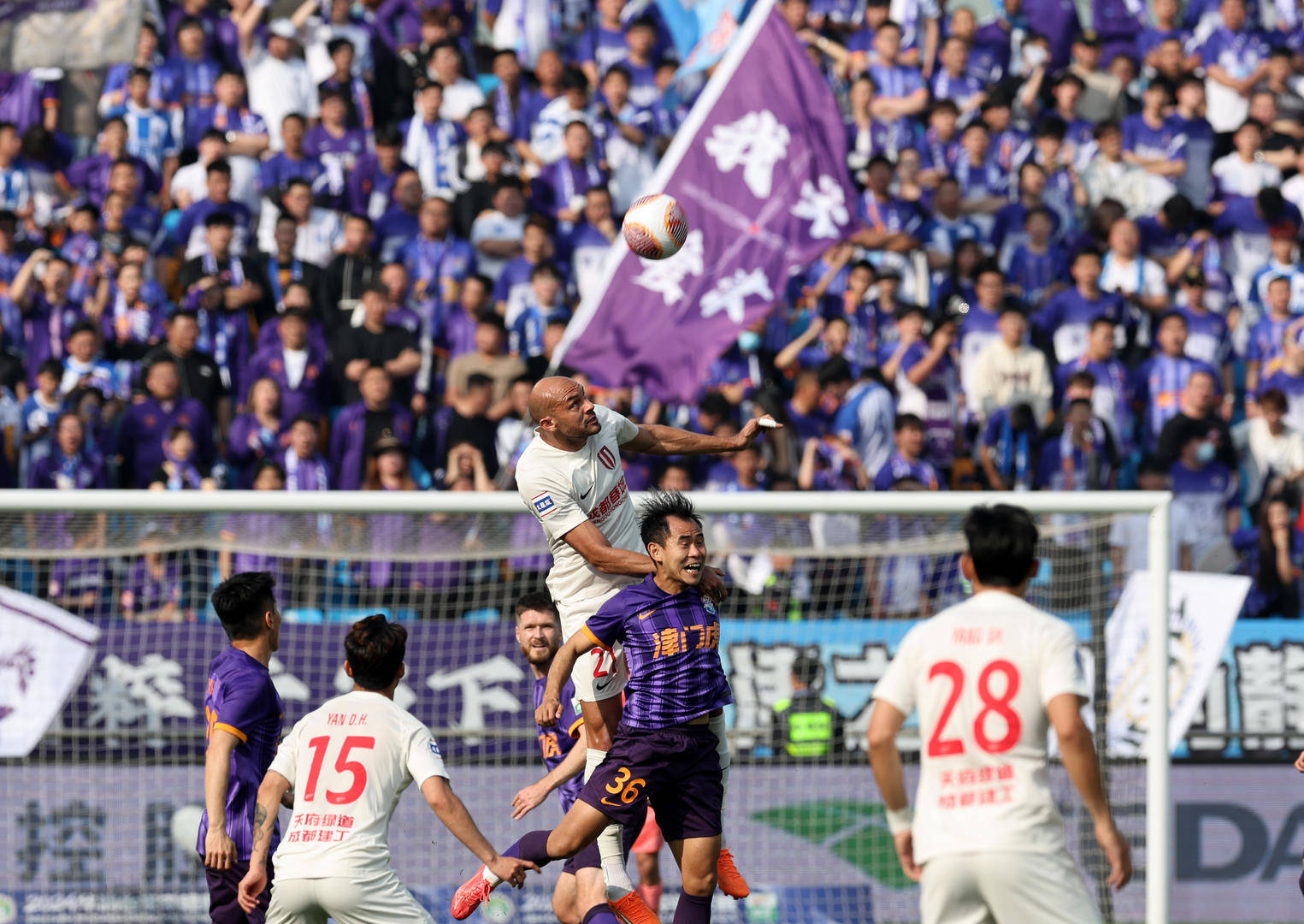 鲁能-击败国安，依然保持不败，队员表现出色，主场势头强悍的简单介绍