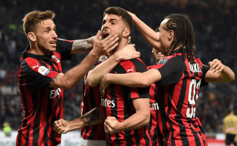 包含AC米兰全队状态火热，继续领跑意甲联赛的词条