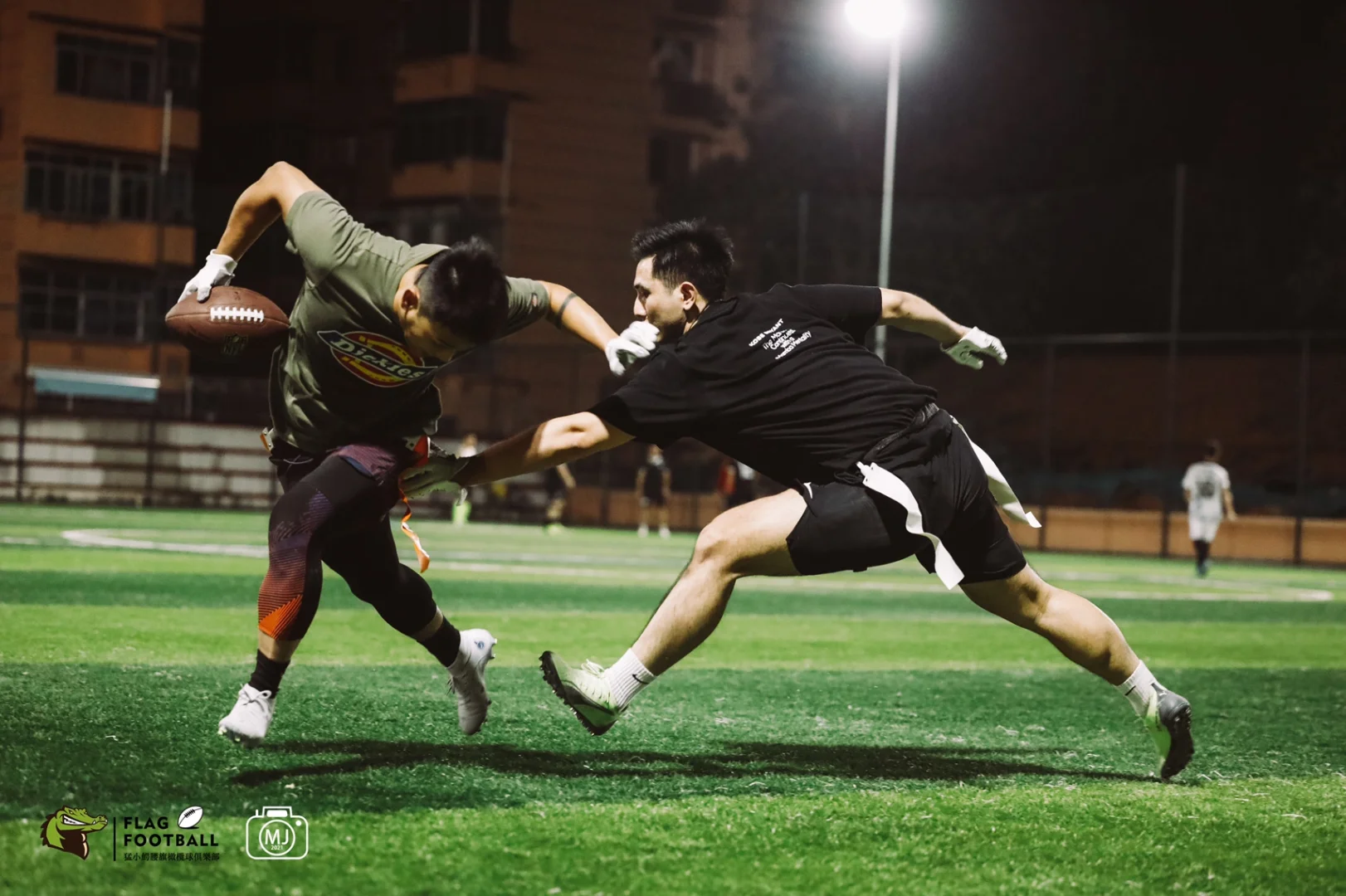 队内气氛融洽，团结奋战迎接挑战的简单介绍