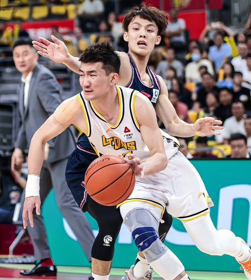 包含球队冲刺夺冠，蝉联冠军前途看好的词条