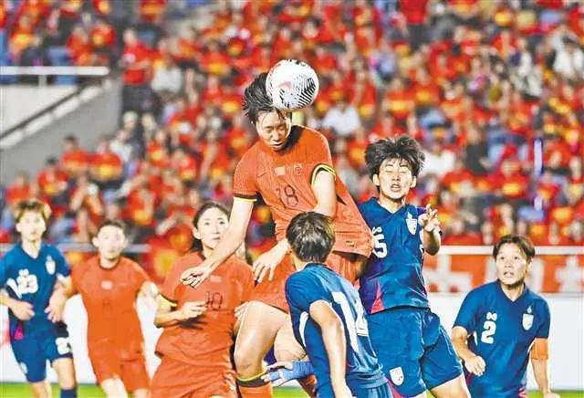 凭借实力，中国女足队员夺冠