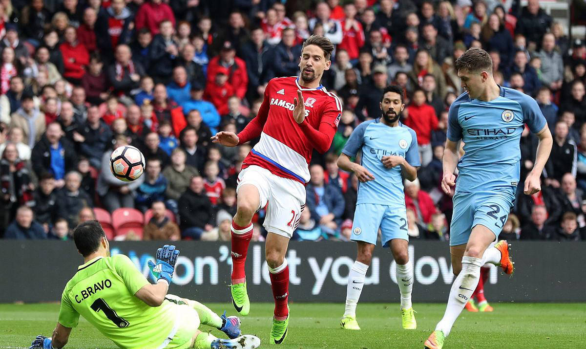 曼联客场击败新卡斯尔，取得三分