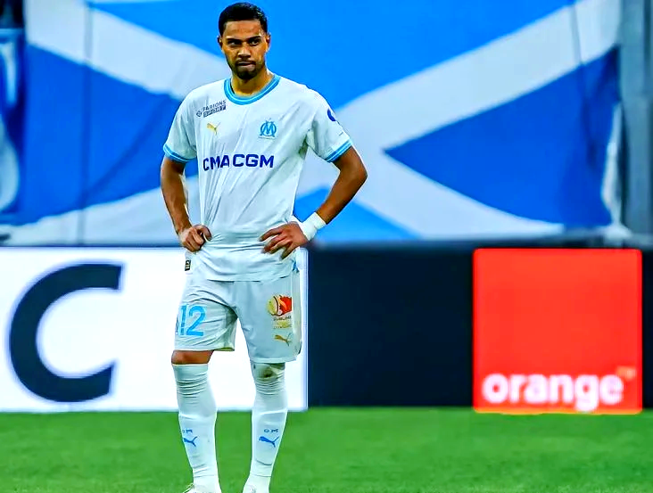 包含马赛俱乐部签下新外援，强化球队实力的词条