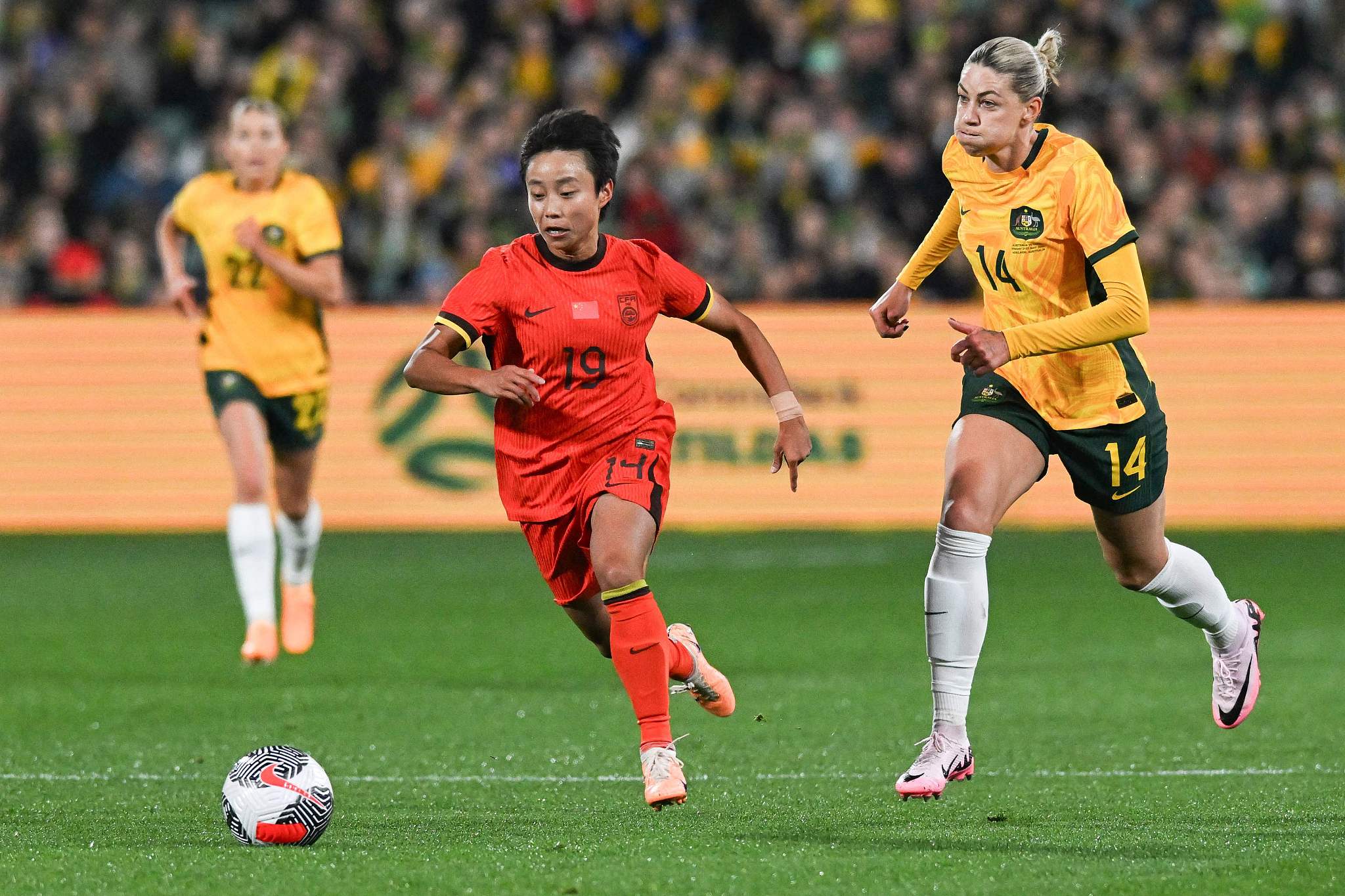 比利时女足在比赛中展现出实力