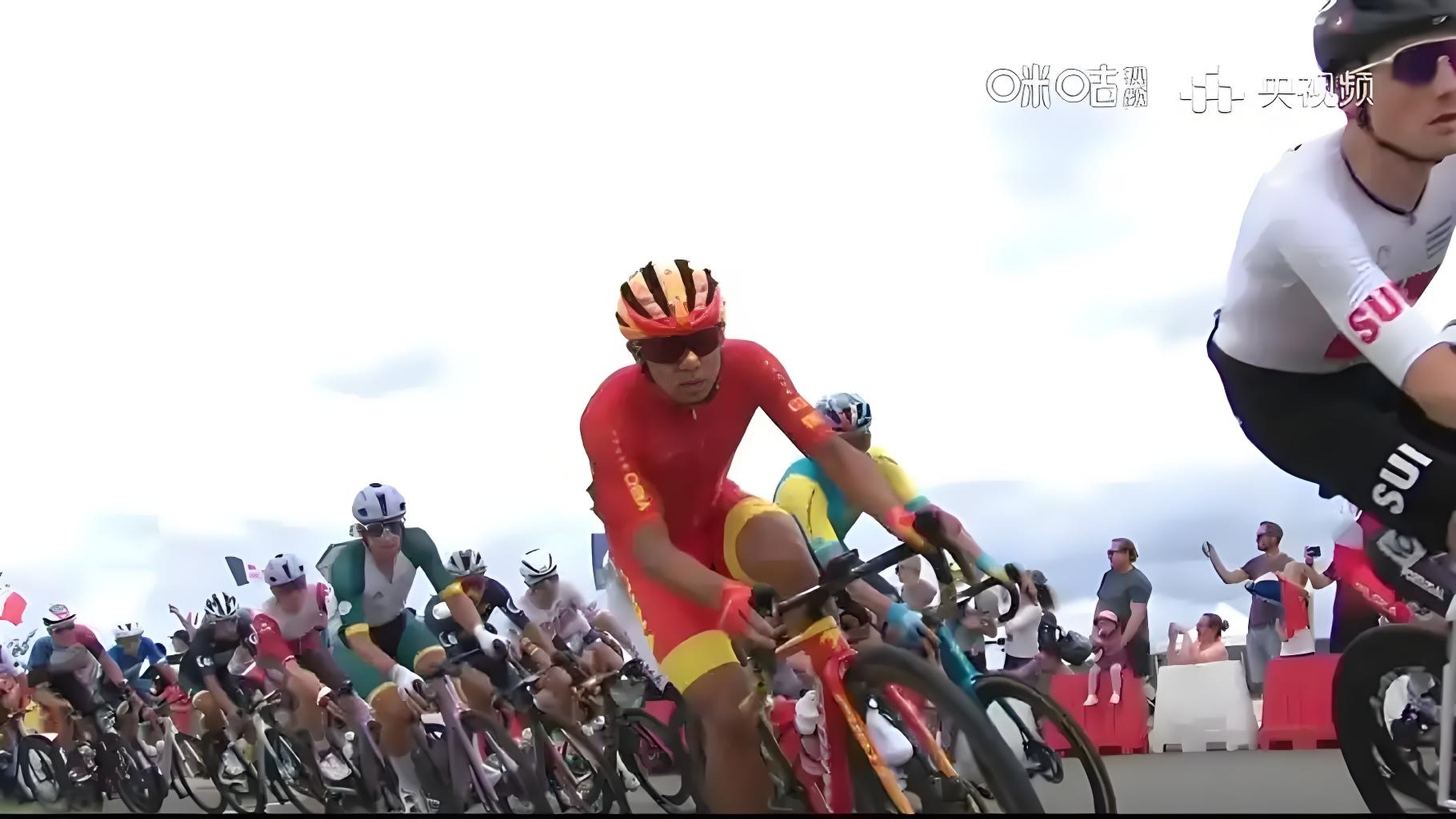 西班牙选手在自行车比赛中夺得亚军