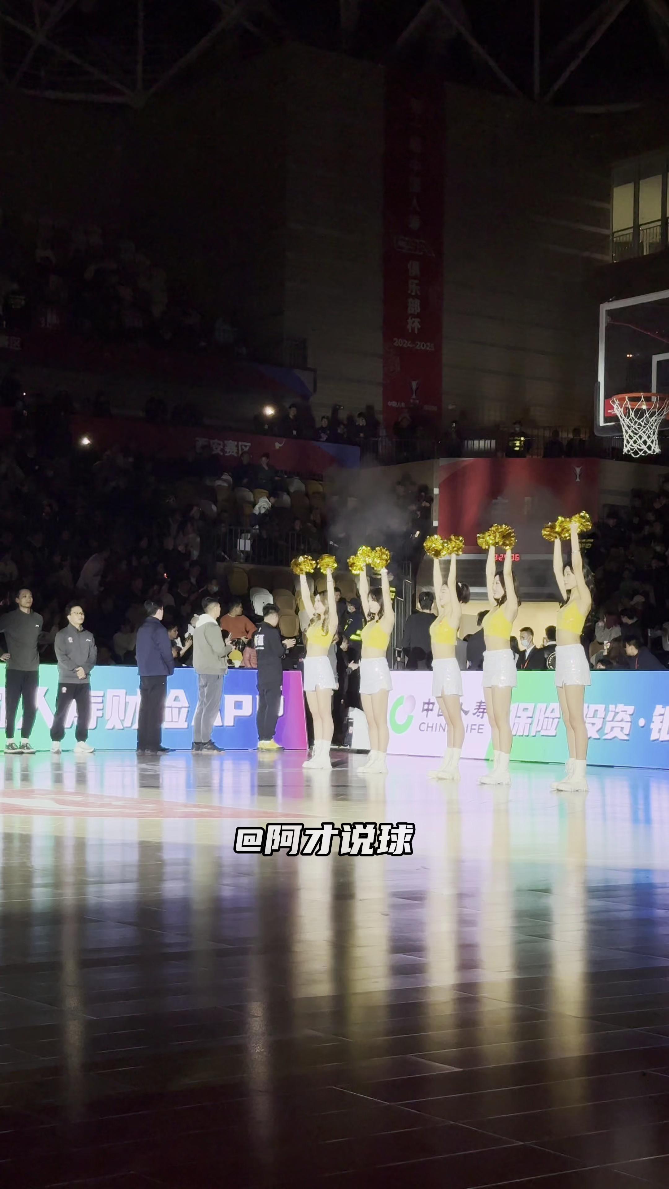 关于新疆队在场上斗志昂扬，一举击败对手的信息