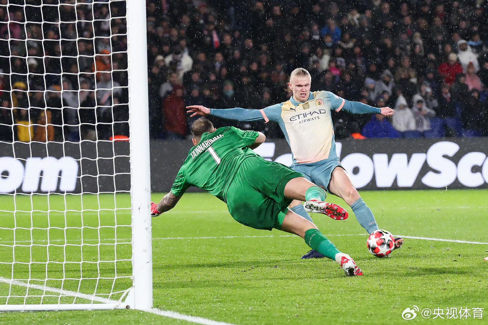 曼城横扫对手,锁定欧冠强席位 曼城横扫对手,锁定欧冠强席位