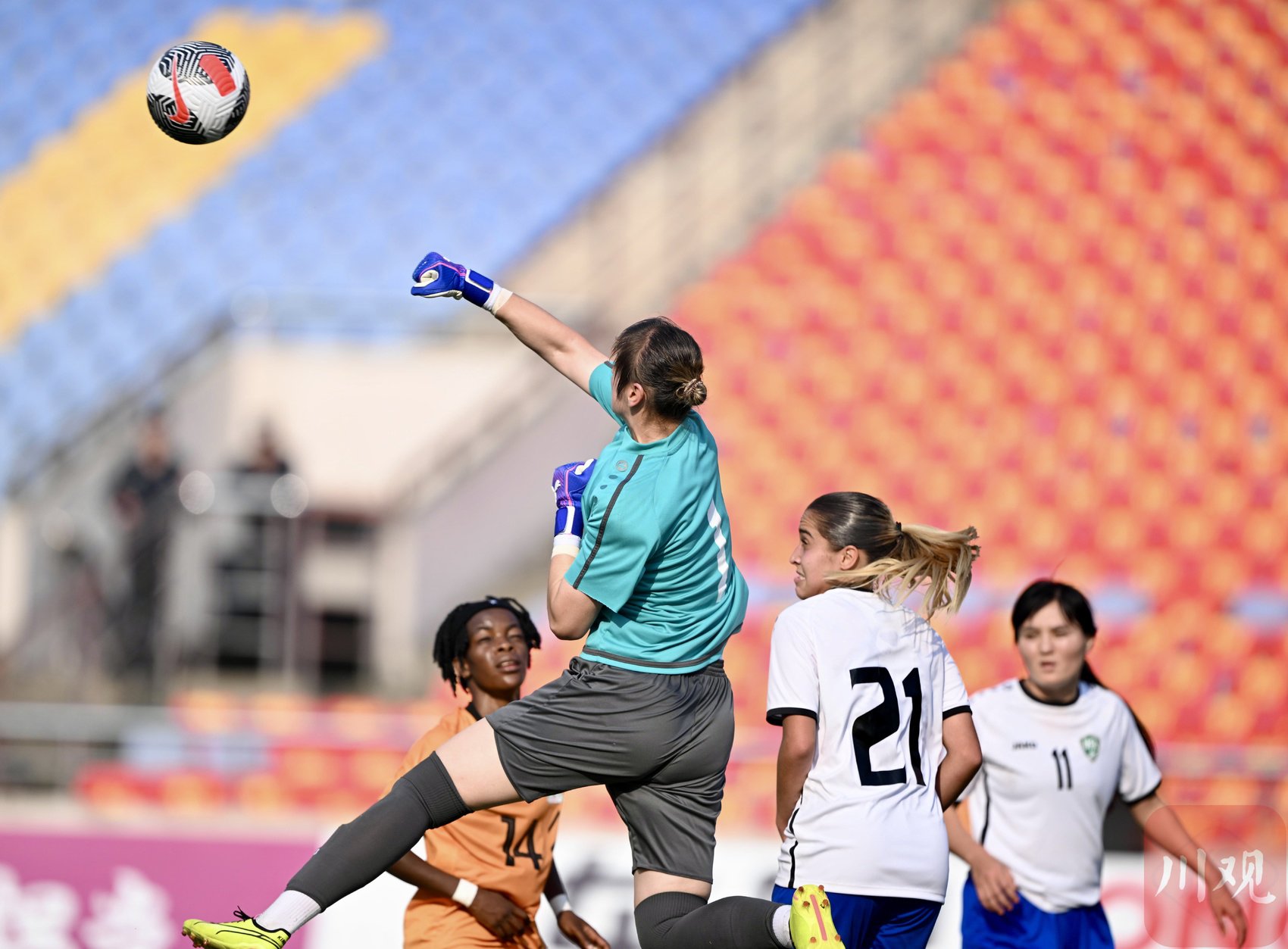 非洲女足巨星集结，火拼欧洲强队