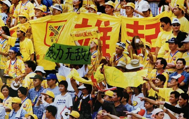 包含激情四射，场上球员为了荣耀拼尽全力的词条