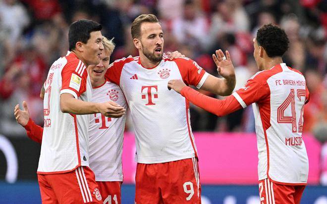 精彩足球对决：球队将在场上展开激烈比拼