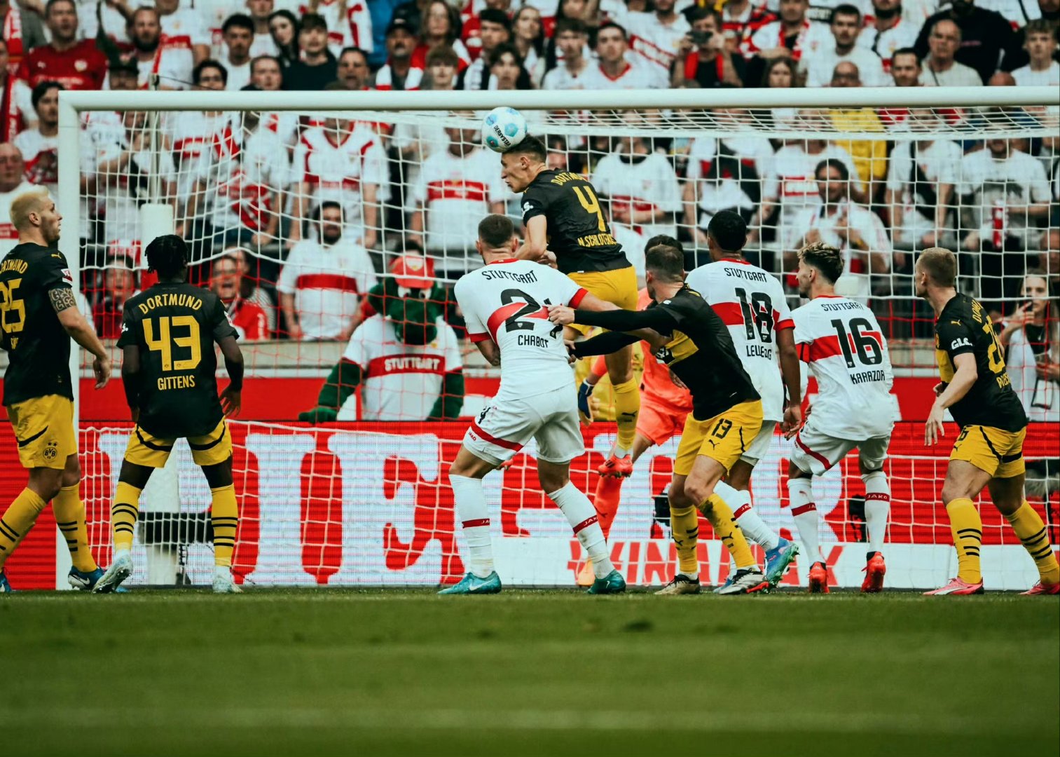 关于多特蒙德客场失利，联赛排名下滑的信息