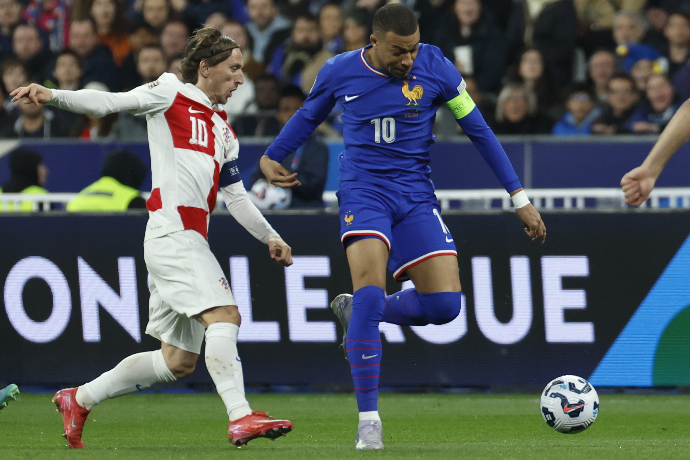 欧洲国家对决引发球迷激情，备战国际赛事的简单介绍