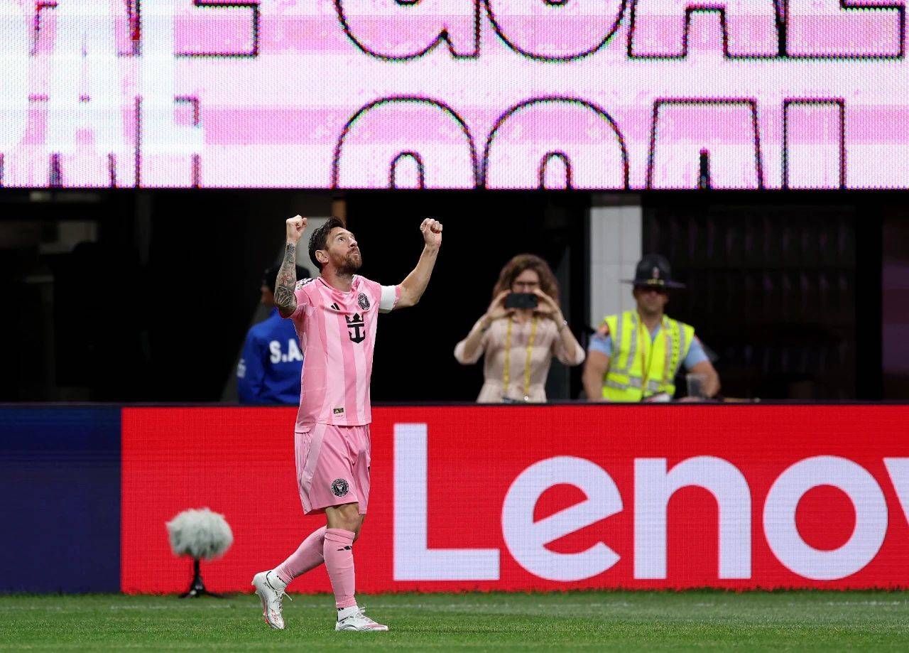 比赛中球队取得了惊人的逆转胜利