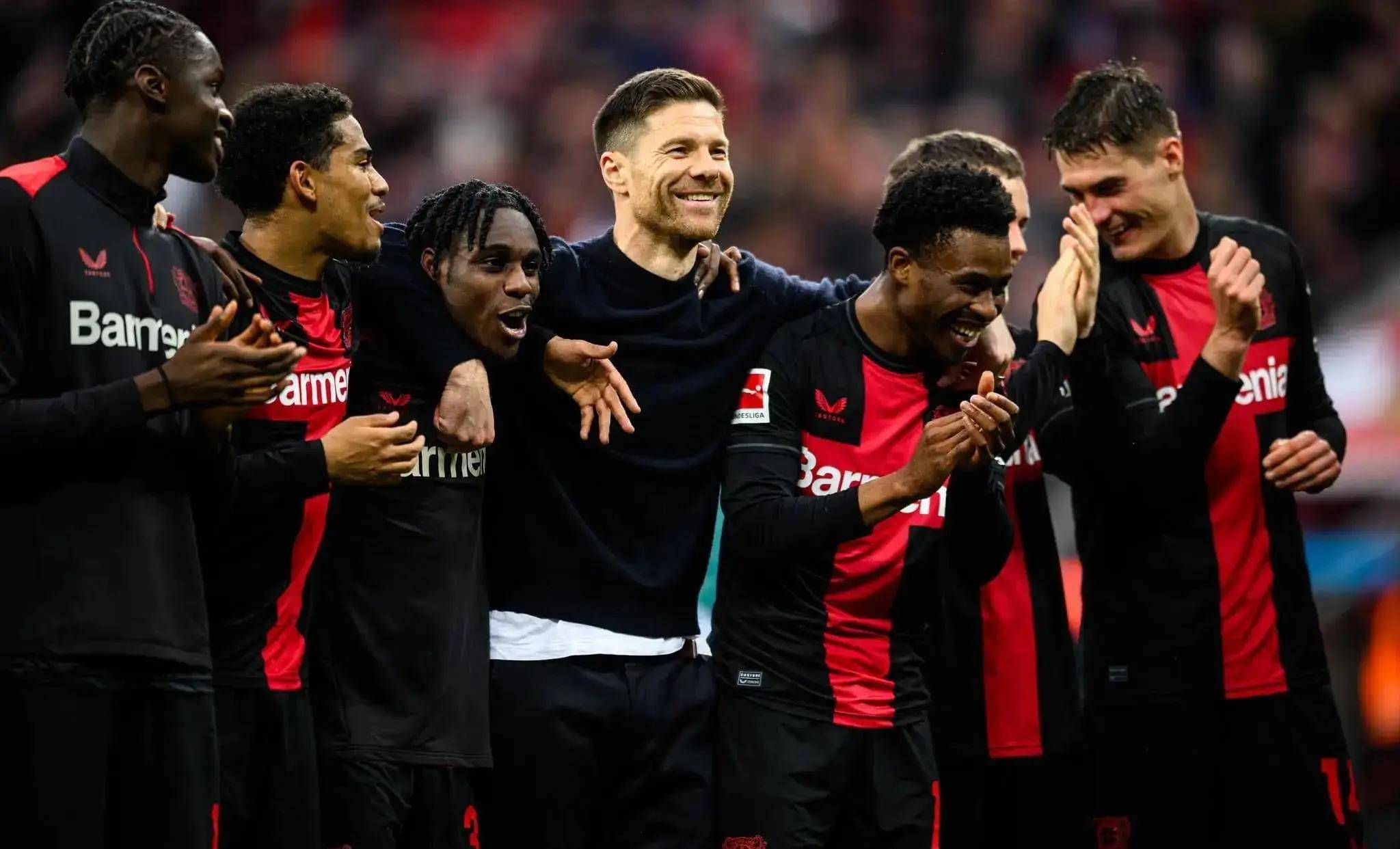 不莱梅踢出精彩进攻，赢得掌声