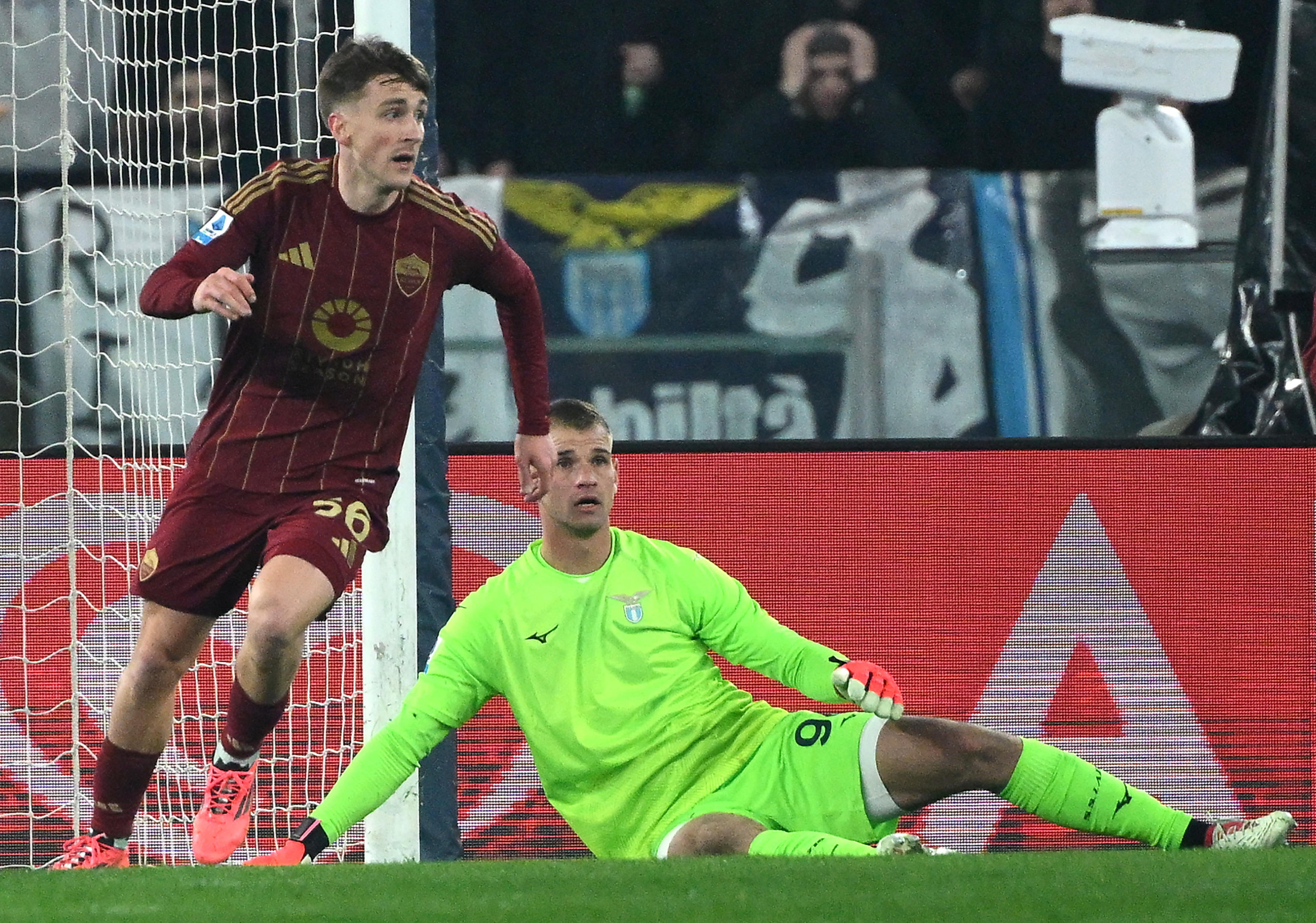 罗马尼亚队晋级欧洲杯，奋勇向前