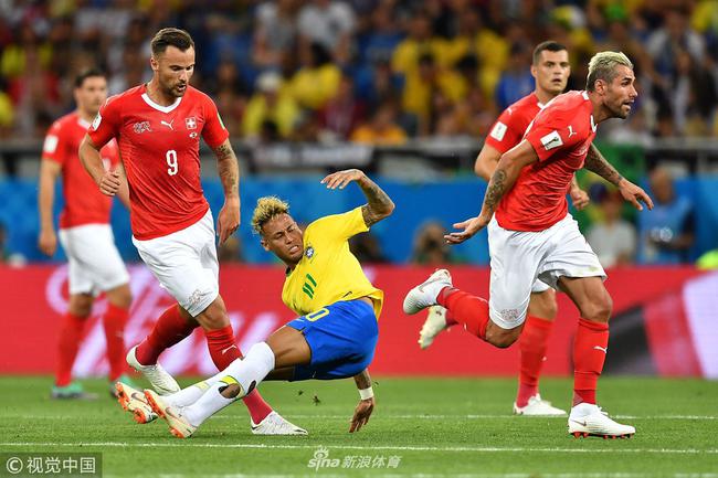 瑞士队球员因紧张导致失误，引起争议