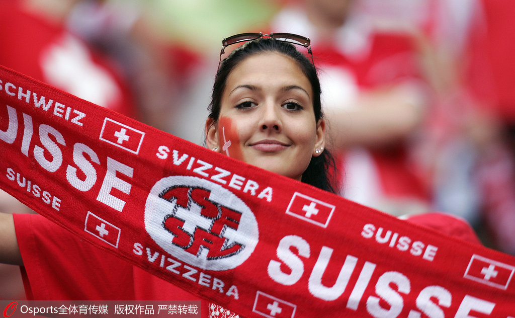 瑞士队球员因紧张导致失误，引起争议