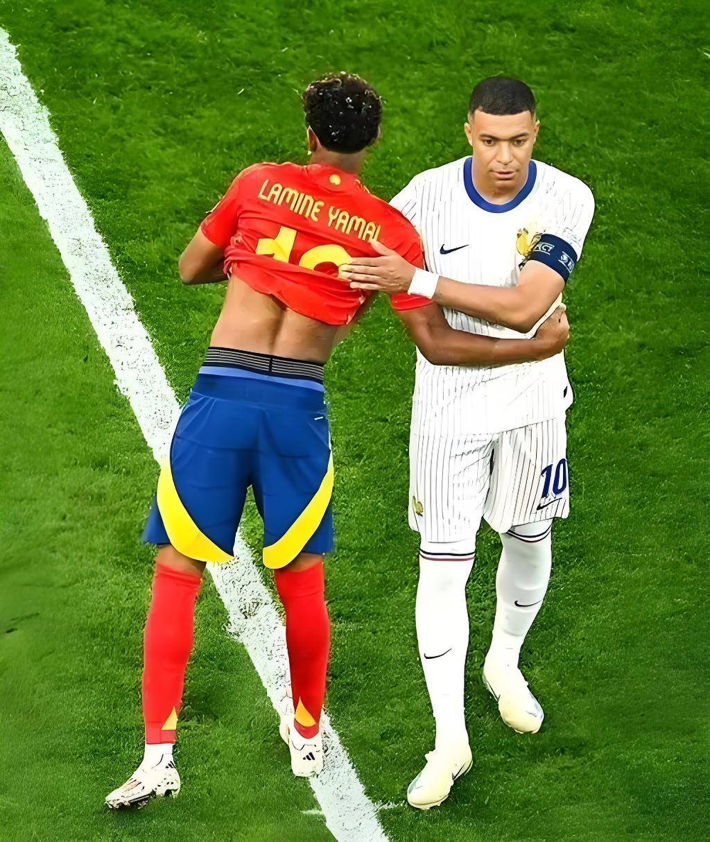 巴萨续约姆巴佩传闻再起，将与梅西搭档