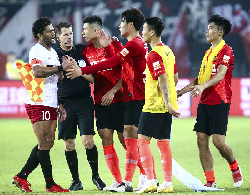 广州恒大客场力挽狂澜，战平对手拯救尊严