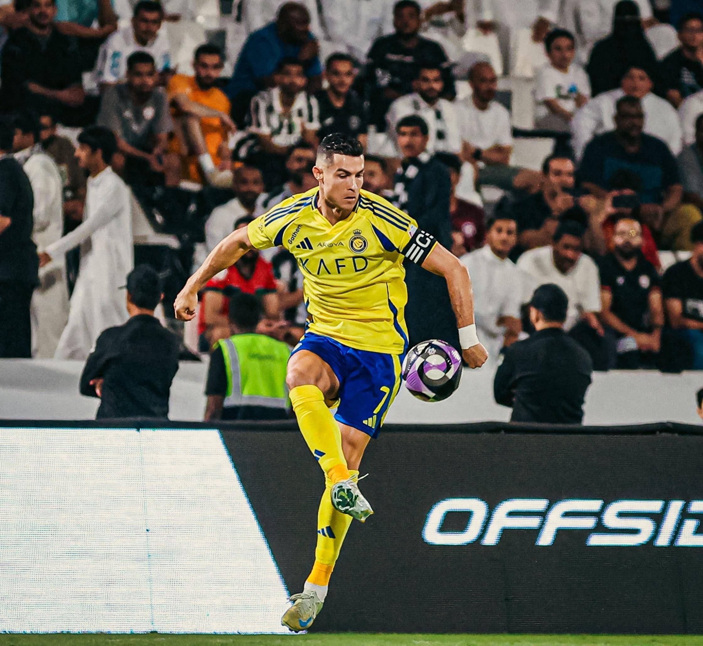 球队获得惊人胜利，斩获冠军宝座