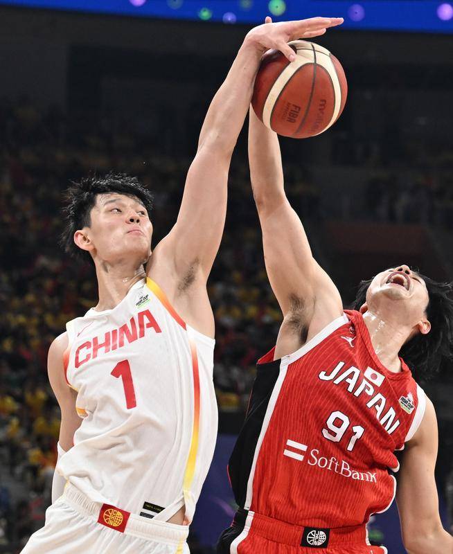 亚洲杯预选：中国队无往不胜，轻松取胜