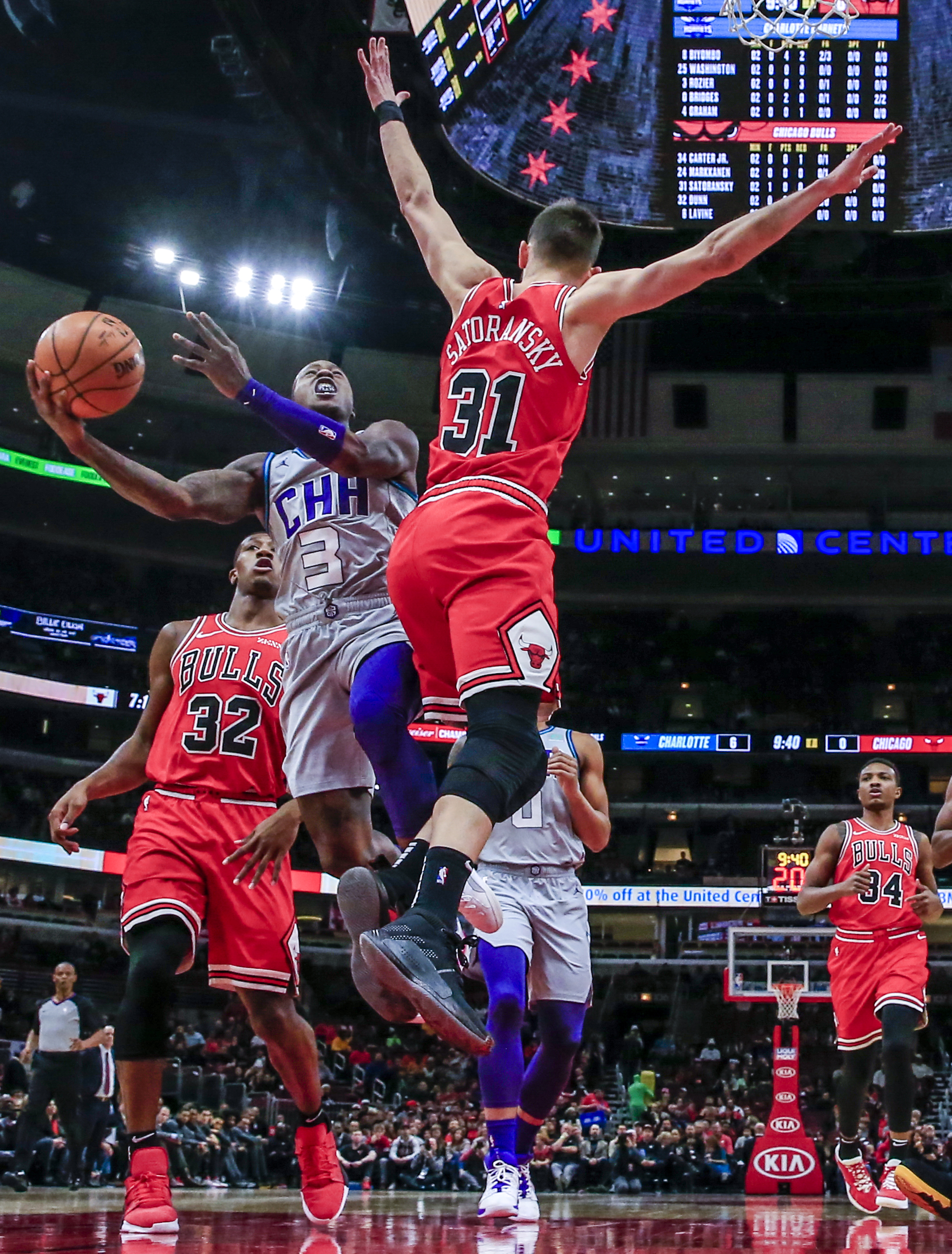 9you娱乐-黄蜂与公牛苦战门罗命中绝杀取胜