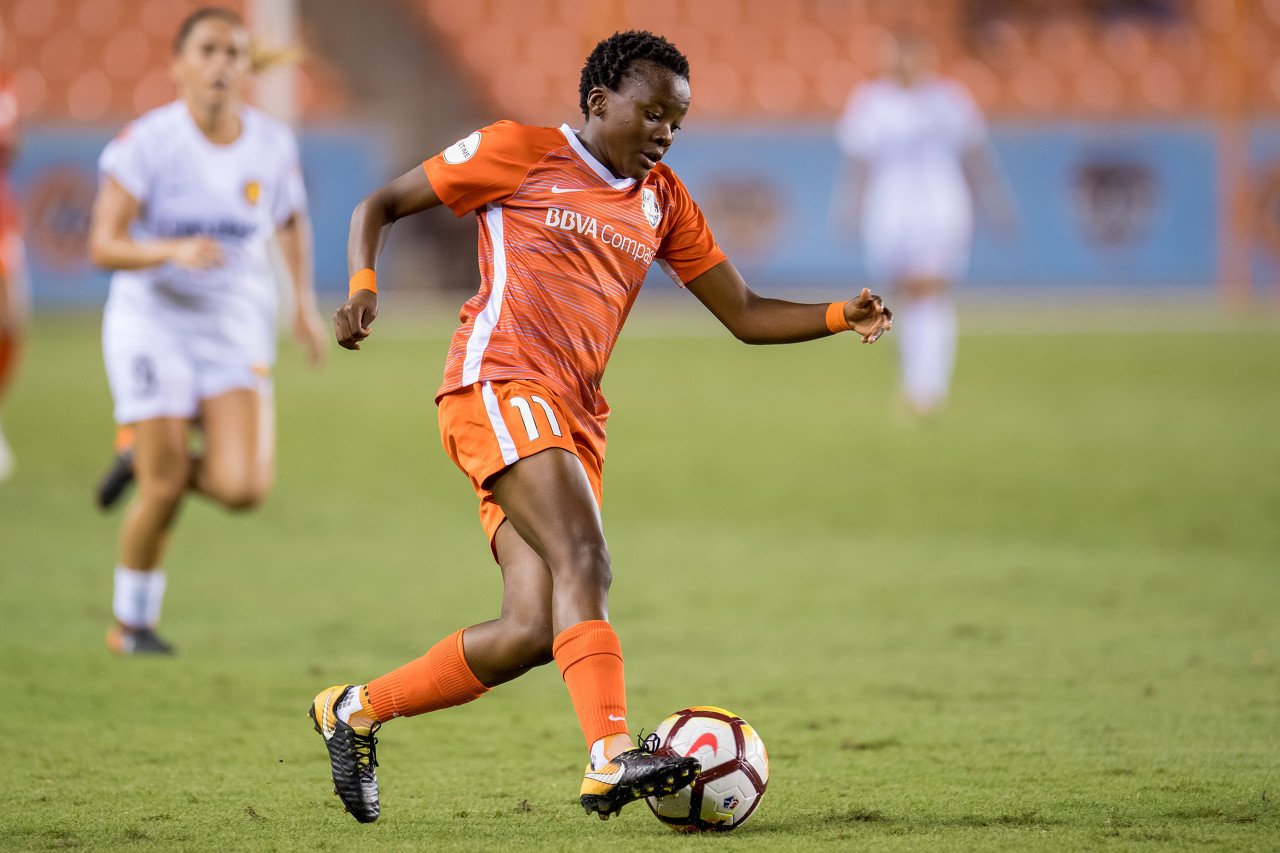 南非女足开疆拓土，引领赛场新风潮