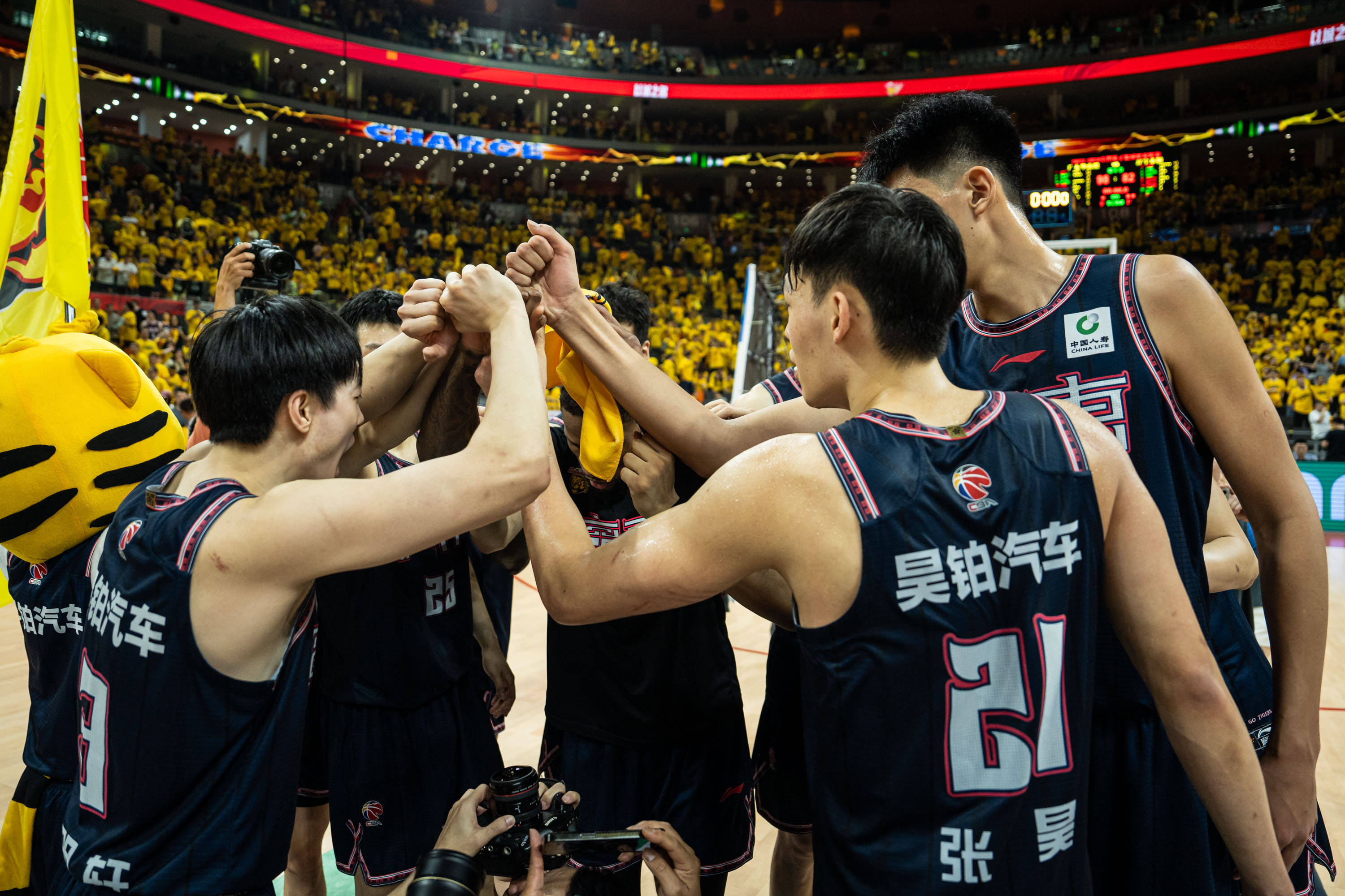 江苏男篮主场告负，季后赛排名或有变化的简单介绍