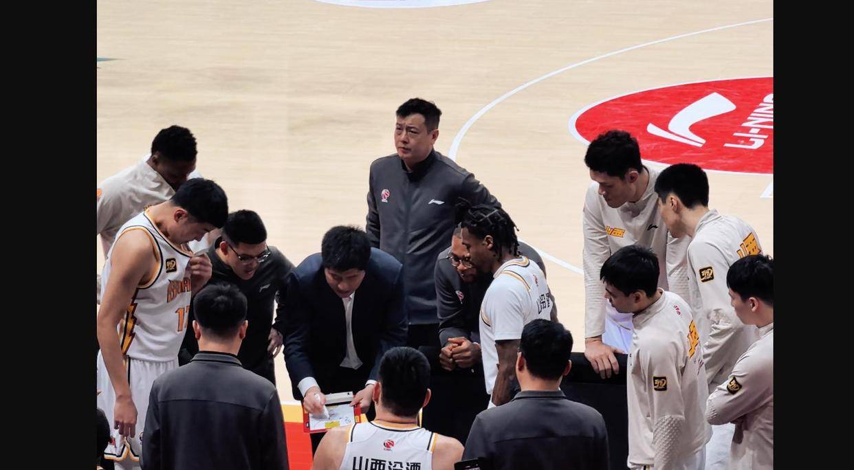 包含本土球员表现惨淡，外援站台中心的词条