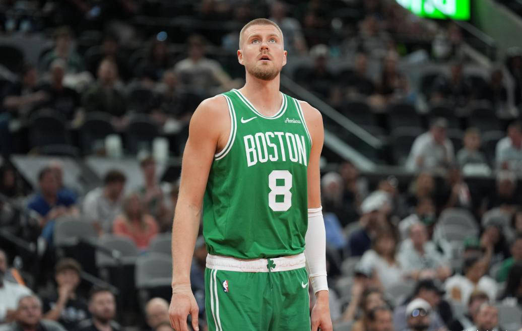 九游体育官方入口-凯尔特人中锋连续砍分，成为球队得分王的简单介绍