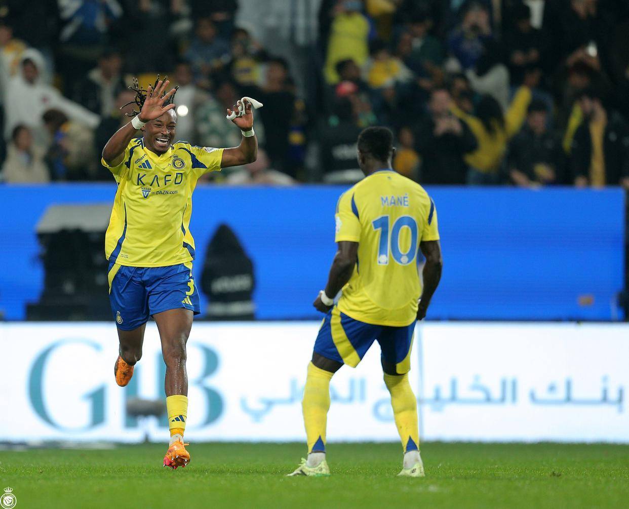 雷丁击败瓦特福德，主场取得胜利