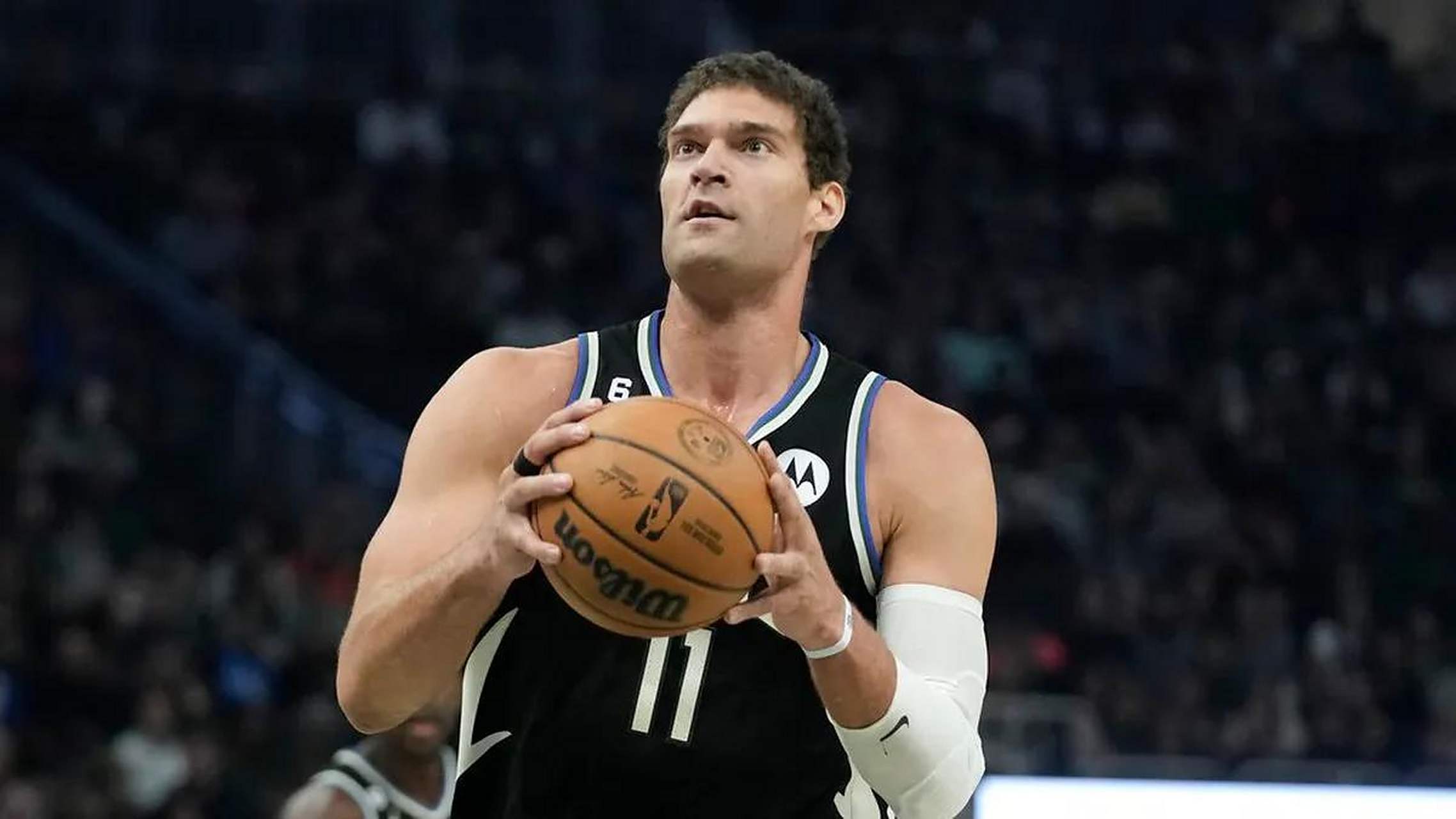 雄鹿横扫篮网，布鲁克-洛佩兹献投篮高效