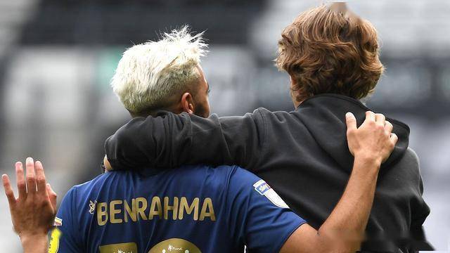 卡迪夫城队员集体支持球队保级战