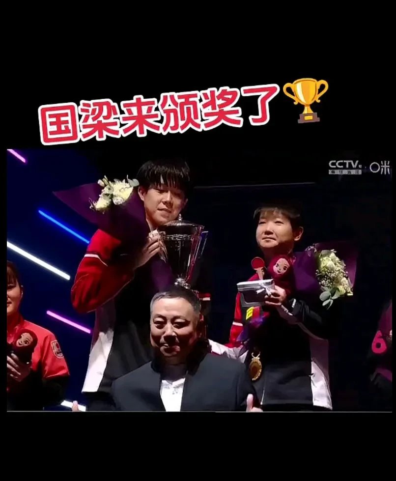 九游娱乐-实力碾压一路高歌，球队荣膺赛季冠军头衔