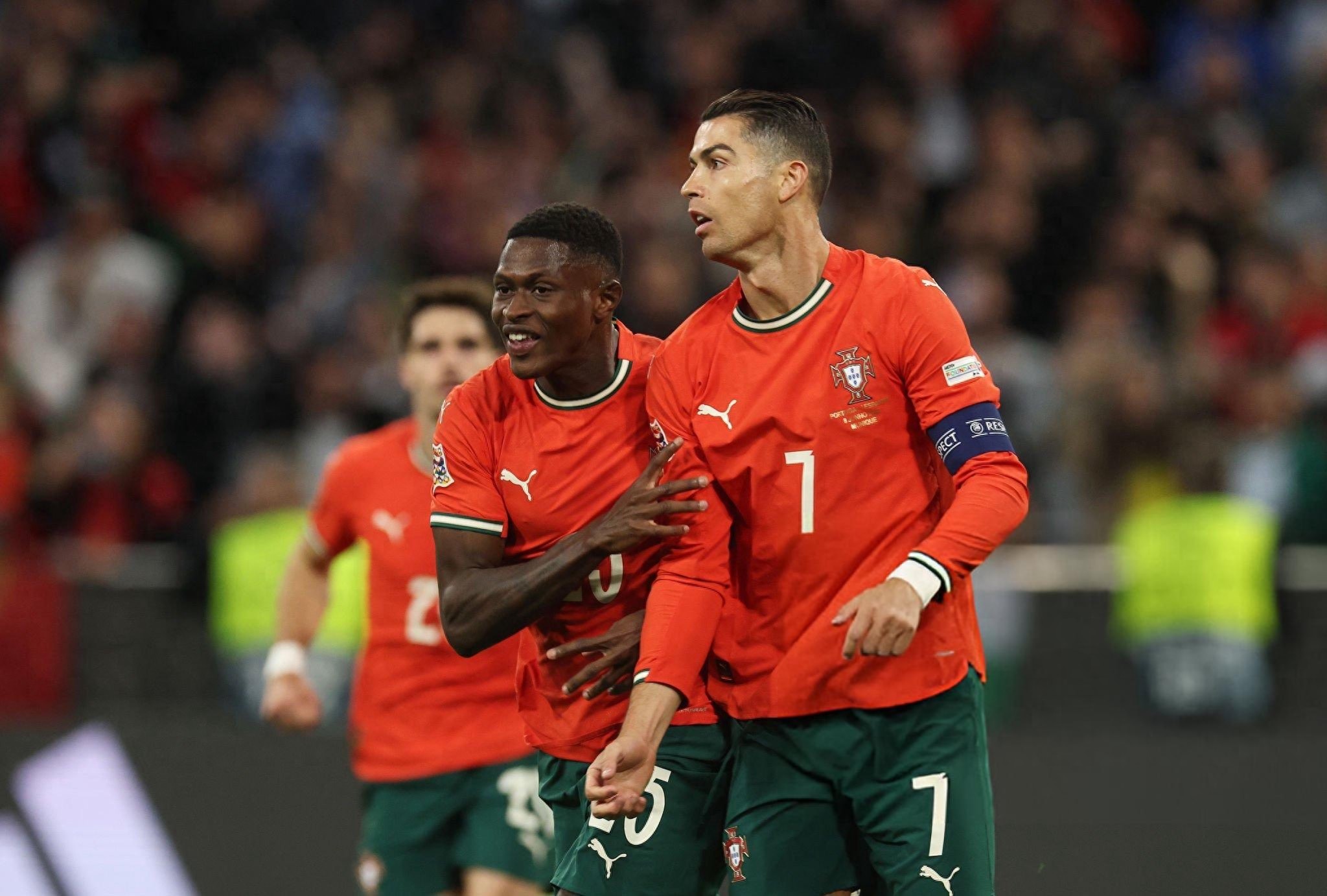 欧洲杯豪门对决，谁能笑到最后