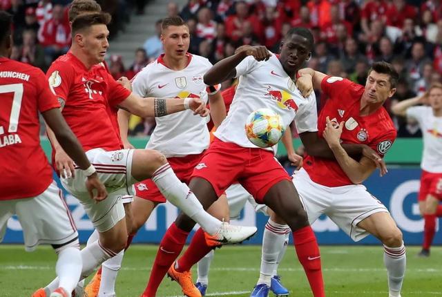 拜仁慑服对手，全队表现令人惊叹