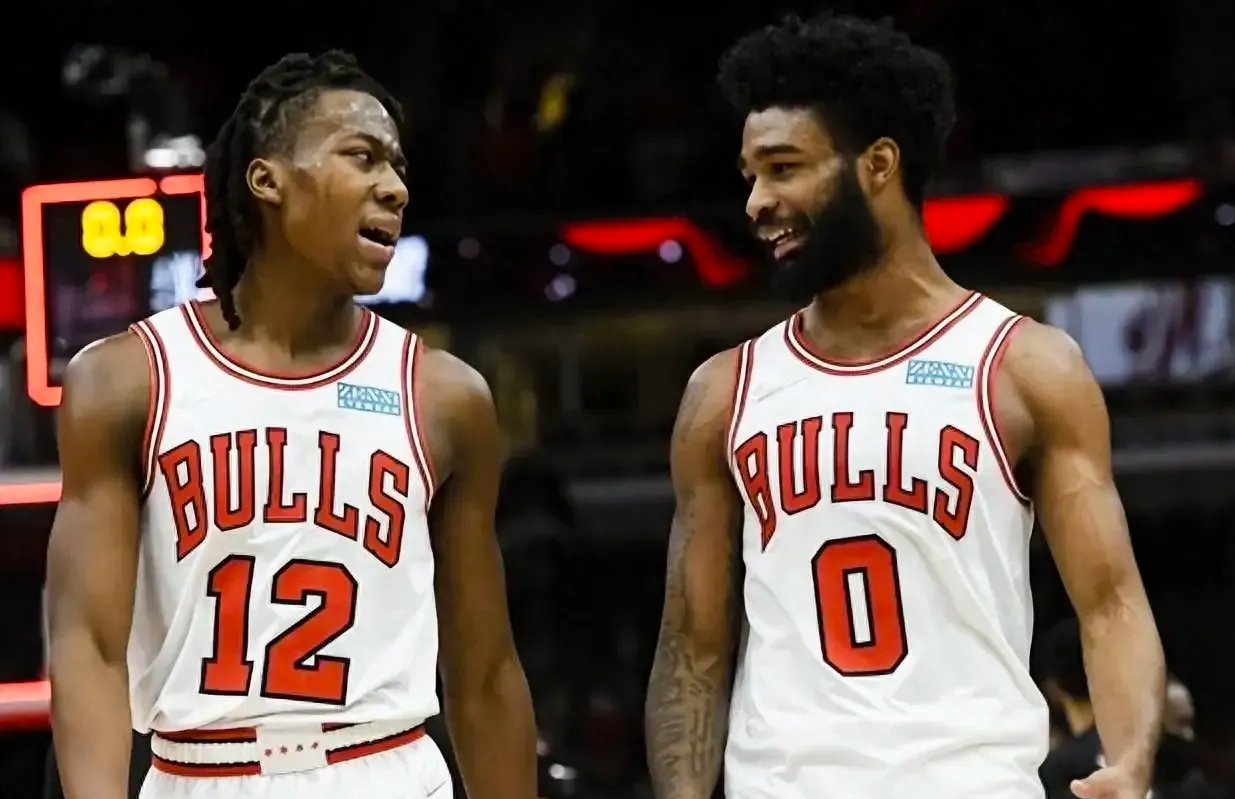 公牛队全员上场，独行侠队全力守住阵地保持领先