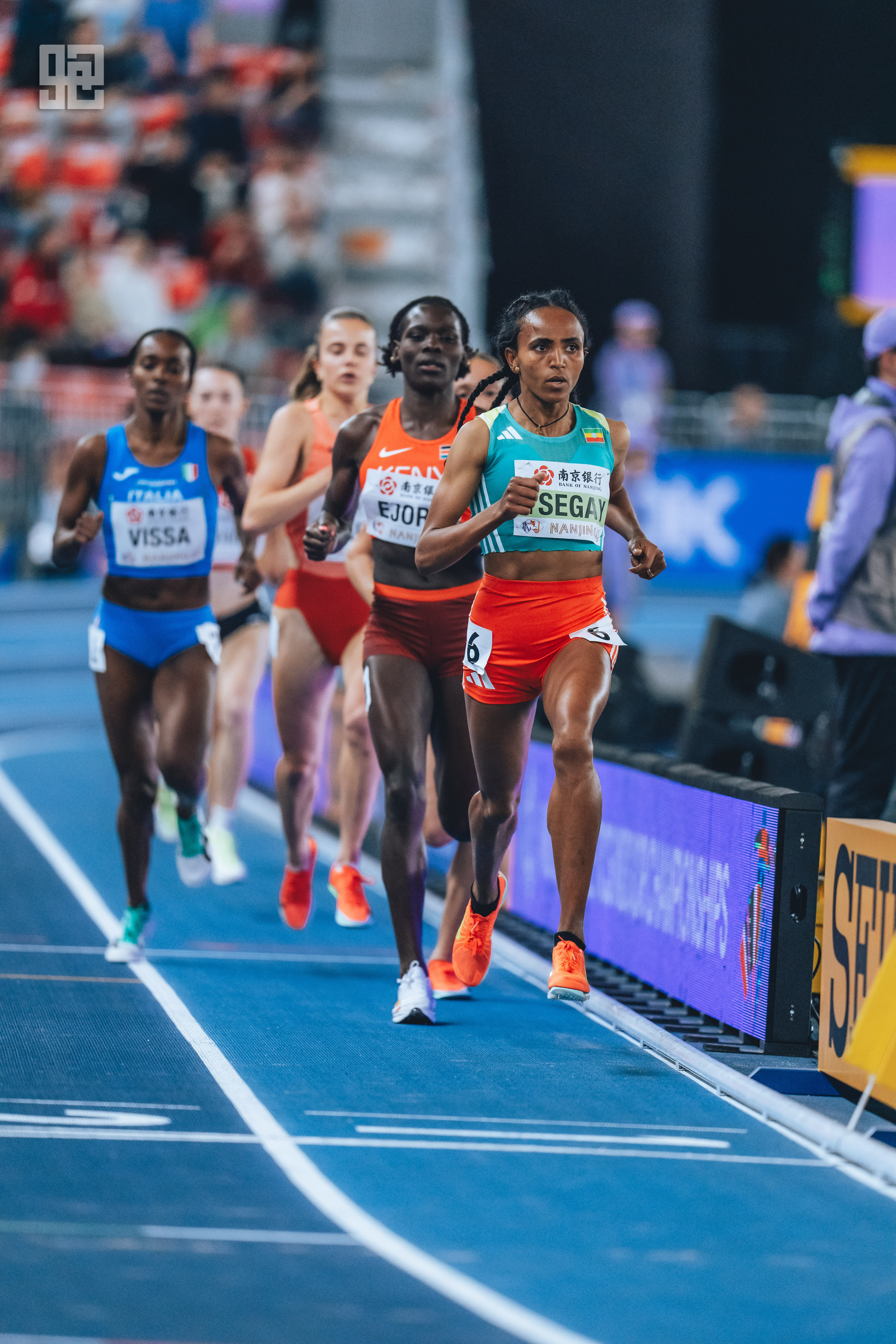 运动员在决赛中刷新世界纪录